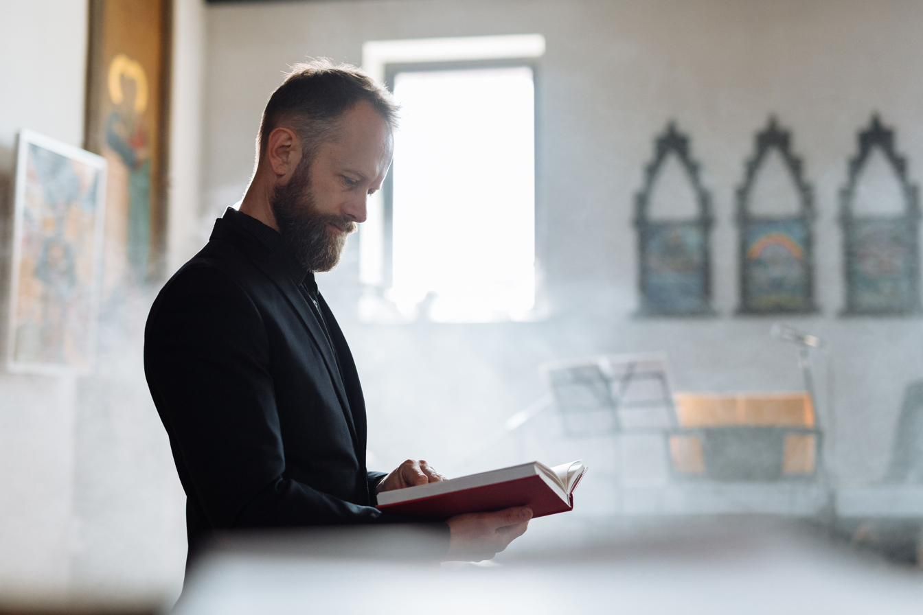 [[Portret – do podmiany na zdjęcie pastora]]